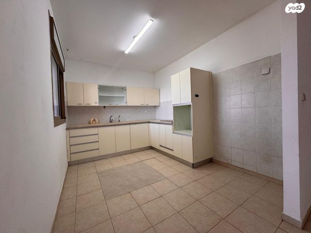 דירה, דרך הציונות, אריאל