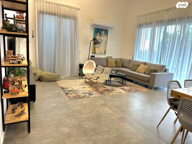 דירת גן, תל מונד