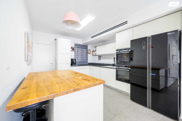 דירה, פול סמואלסון, פסגות אפק, ראש העין