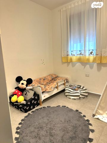 דירת גן, תל מונד