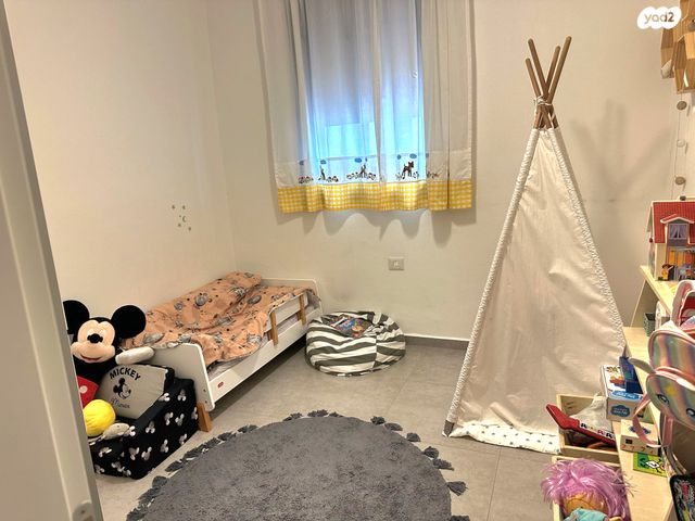 דירת גן, תל מונד