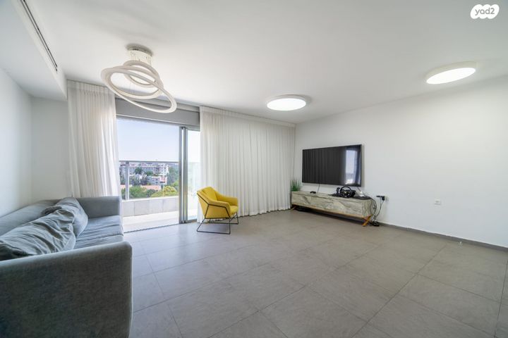 דירה, פול סמואלסון, פסגות אפק, ראש העין