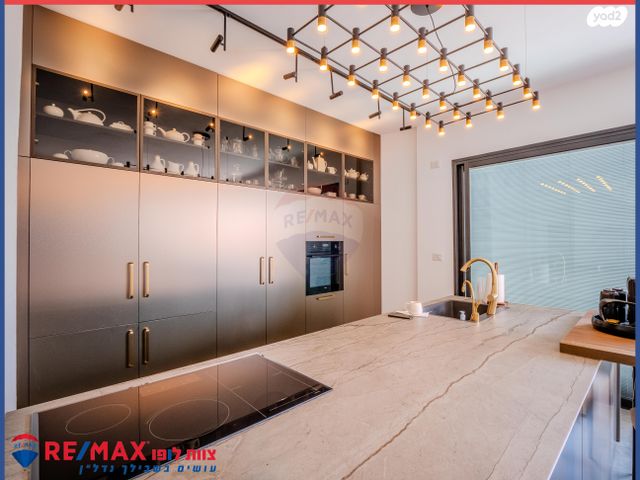 גג/ פנטהאוז, גיורא יוספטל, מרכז העיר, עפולה