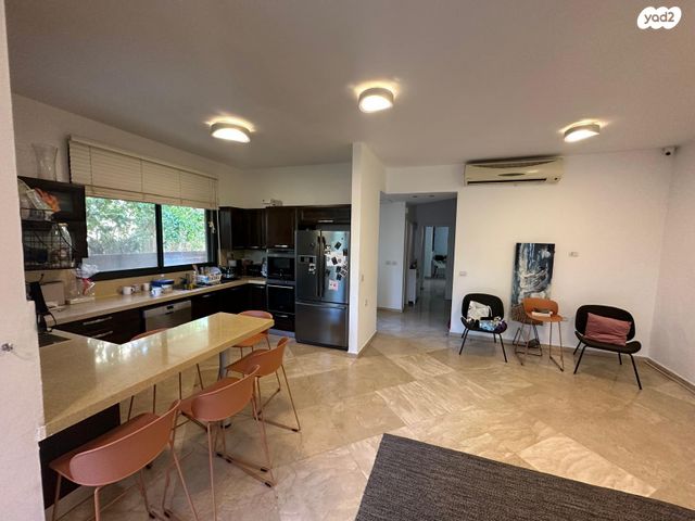 בית פרטי/ קוטג', נווה אילן - אזרחי, יבנה