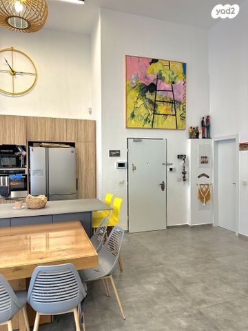 דירת גן, תל מונד