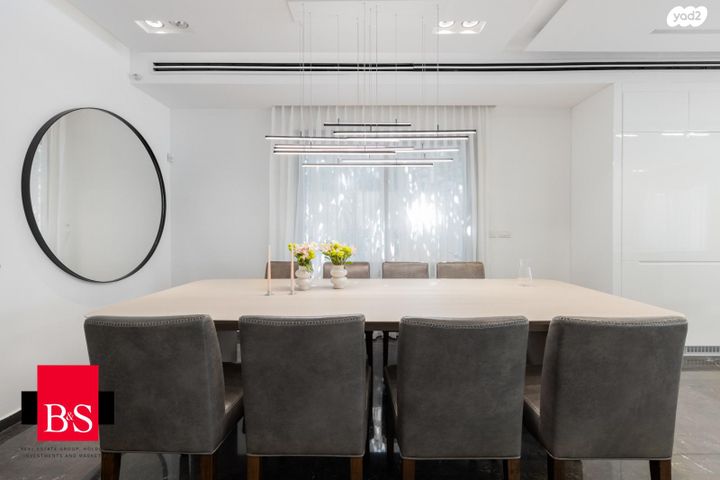 דו משפחתי, החרצית, צורן, קדימה צורן