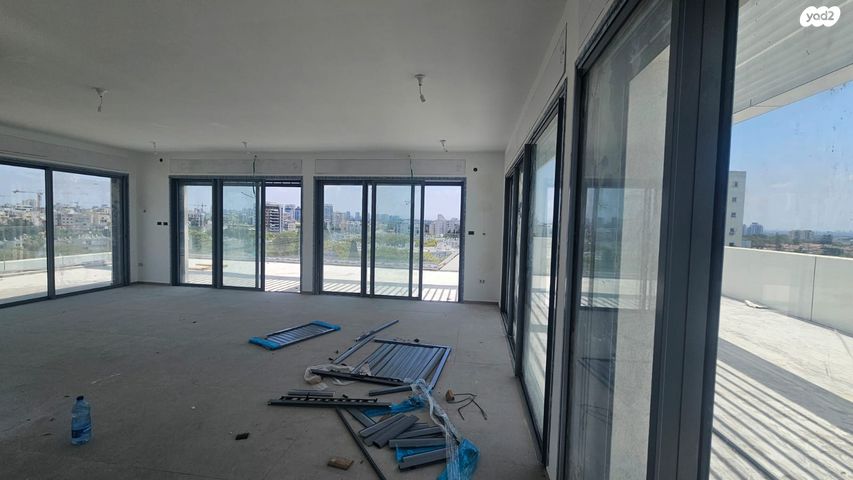 גג/ פנטהאוז, שמואל יבנאלי, תל גנים, גבעתיים