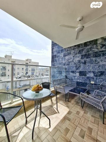 דירה, יהודה לייב פינסקר, רמב"ם, ראשון לציון