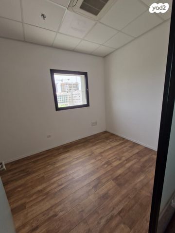 משרדים, חדרה