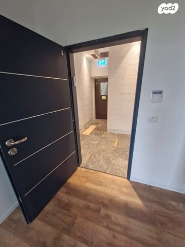 משרדים, חדרה