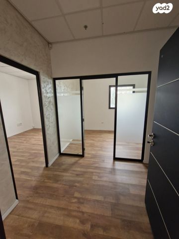 משרדים, חדרה