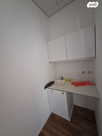 משרדים, חדרה