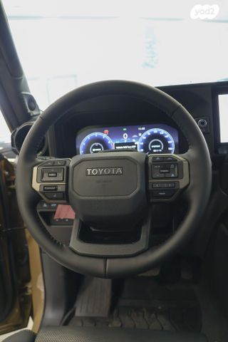 טויוטה לנד קרוזר