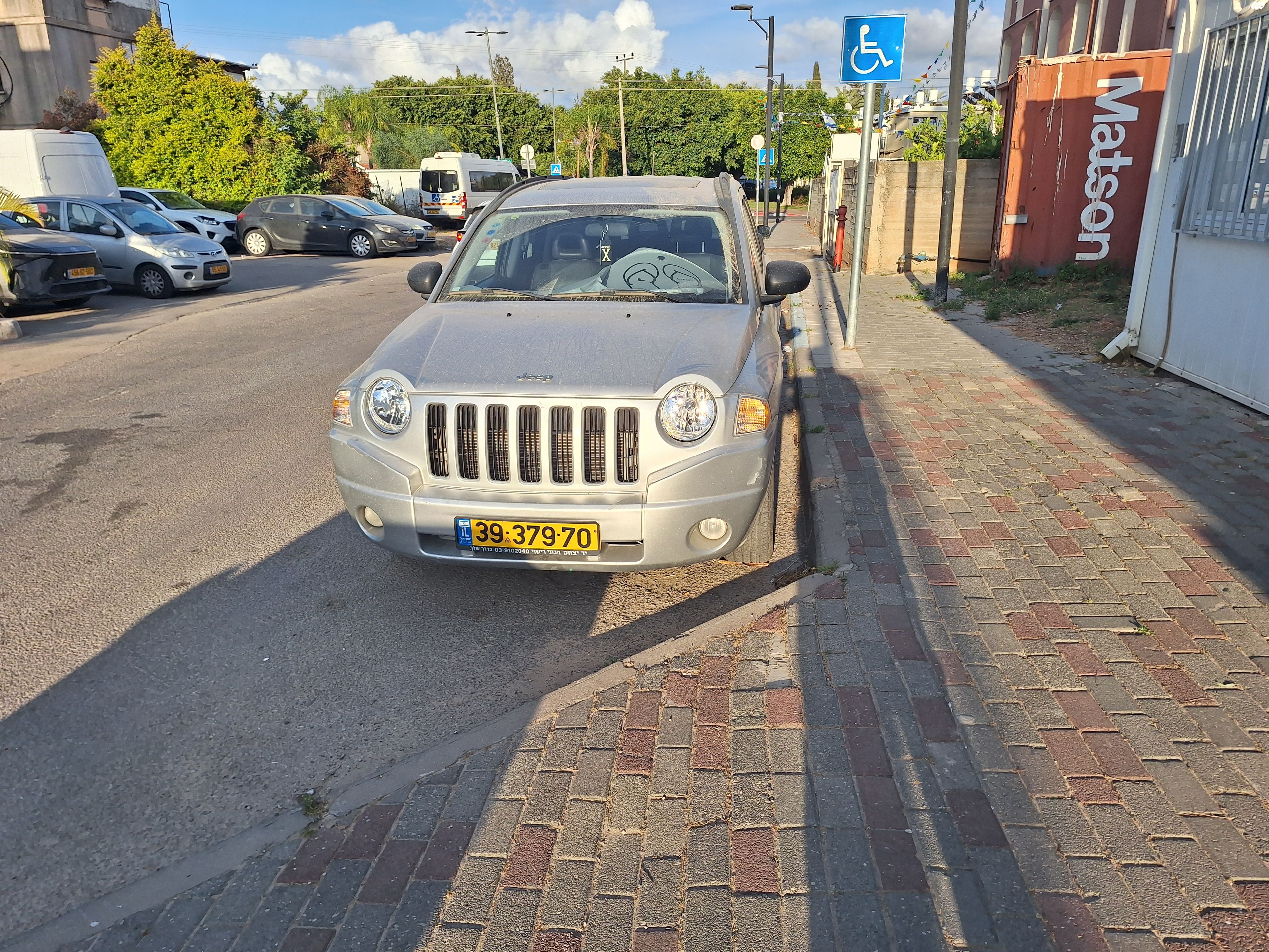 מודעת רכב ג'יפ קומפאס