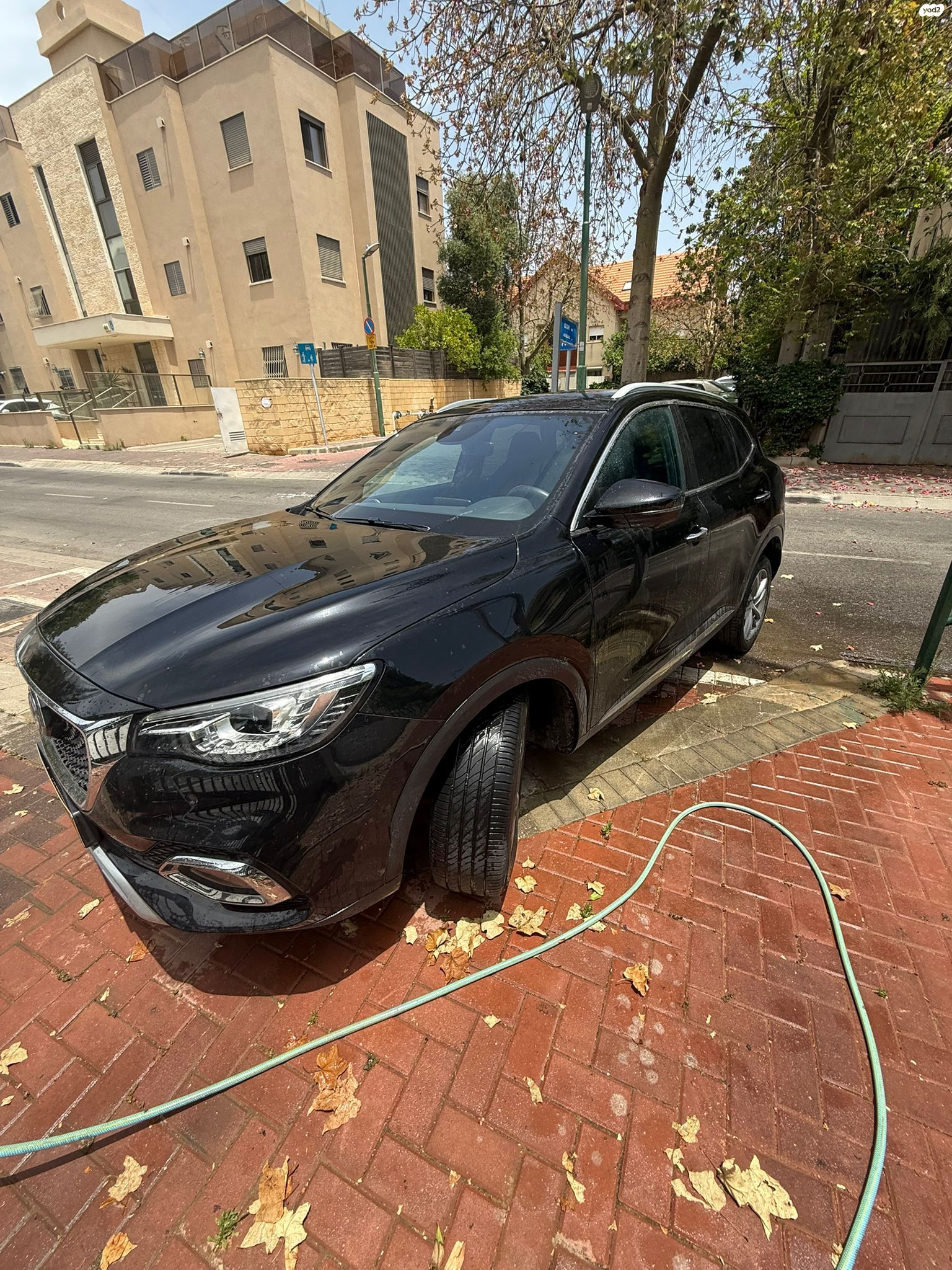 מודעת רכב אם ג'י EHS PHEV