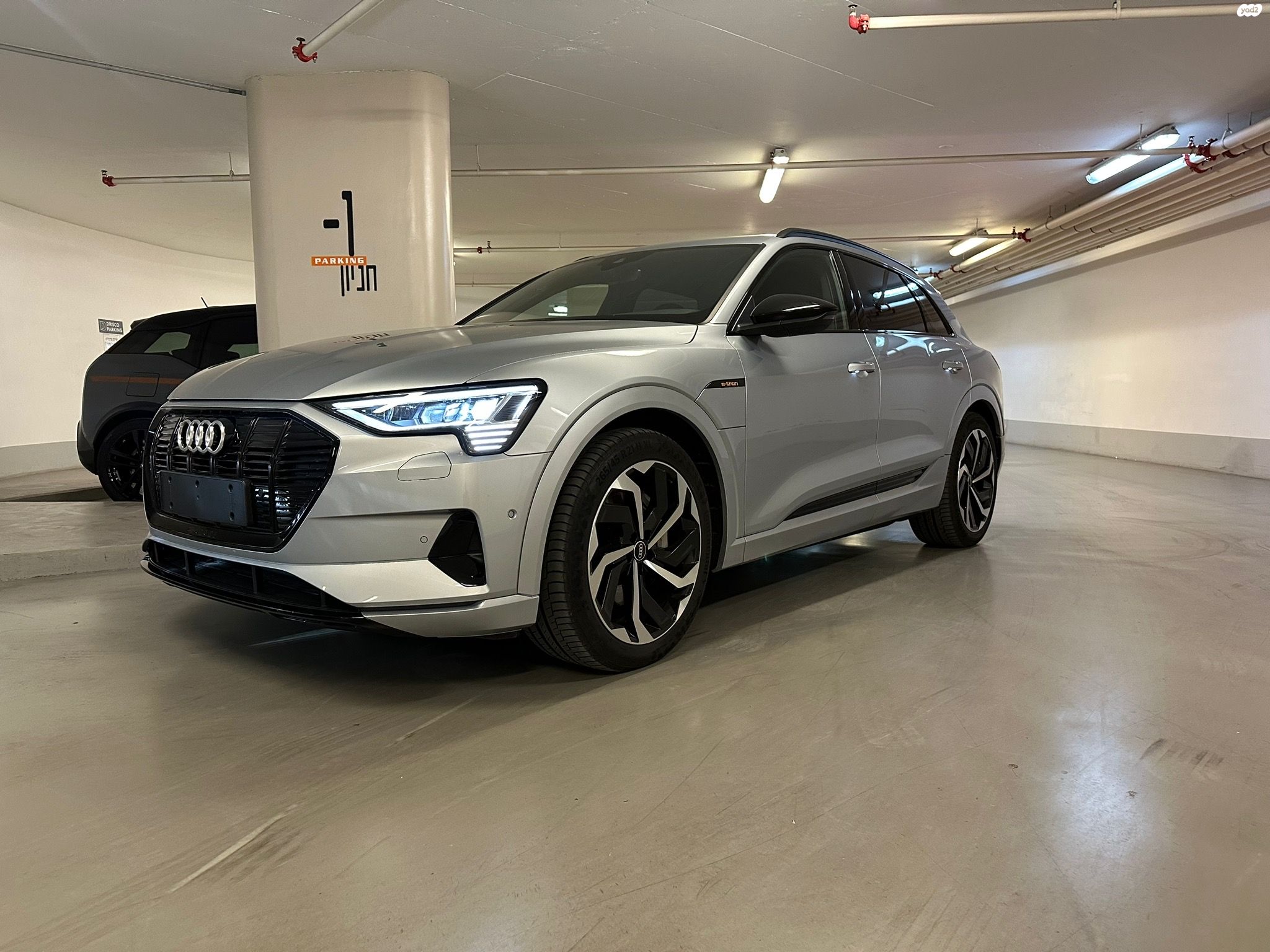 מודעת רכב אאודי E-tron