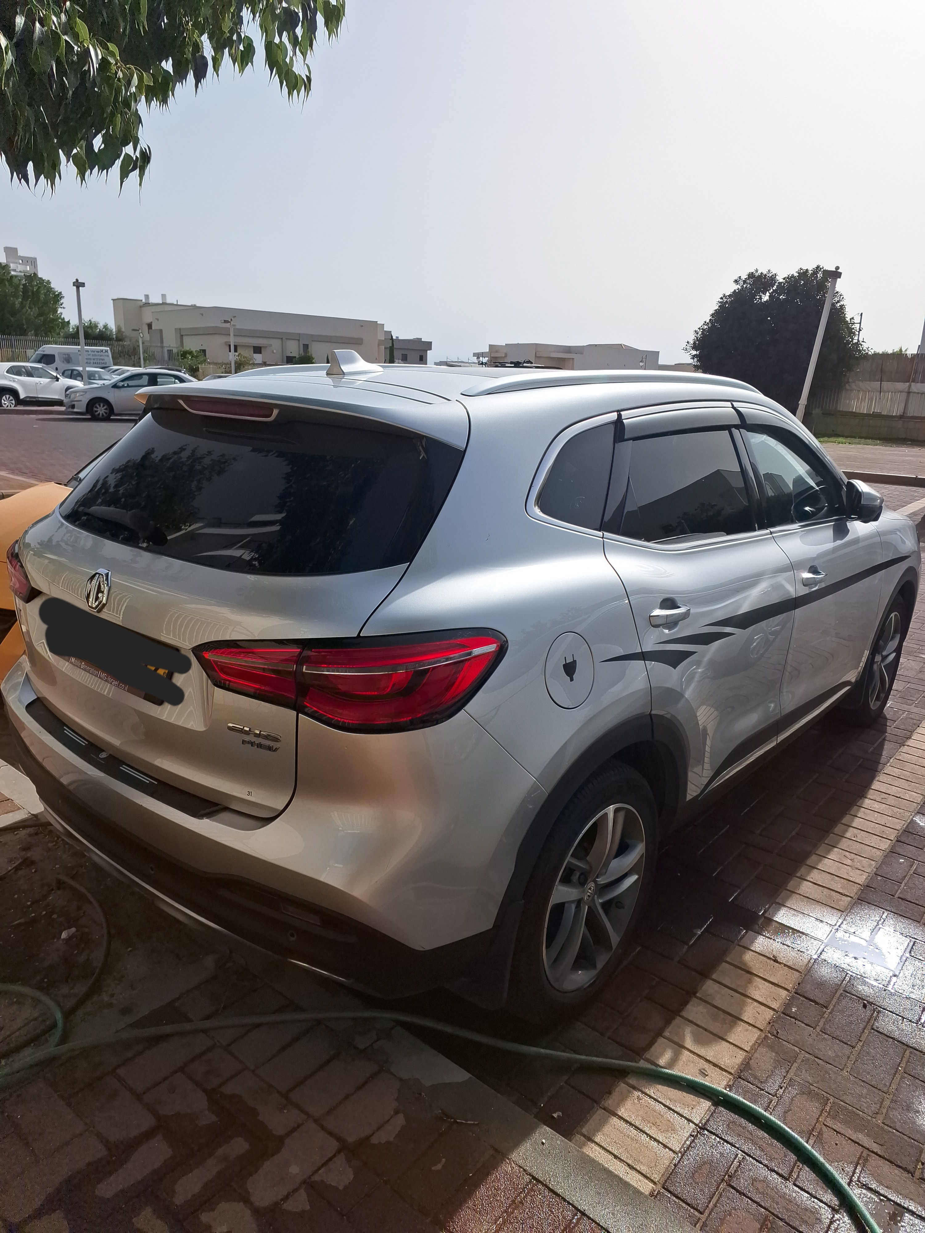מודעת רכב אם ג'י EHS PHEV