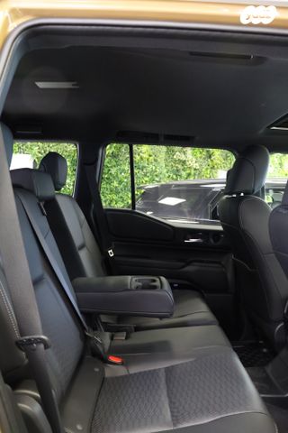 טויוטה לנד קרוזר