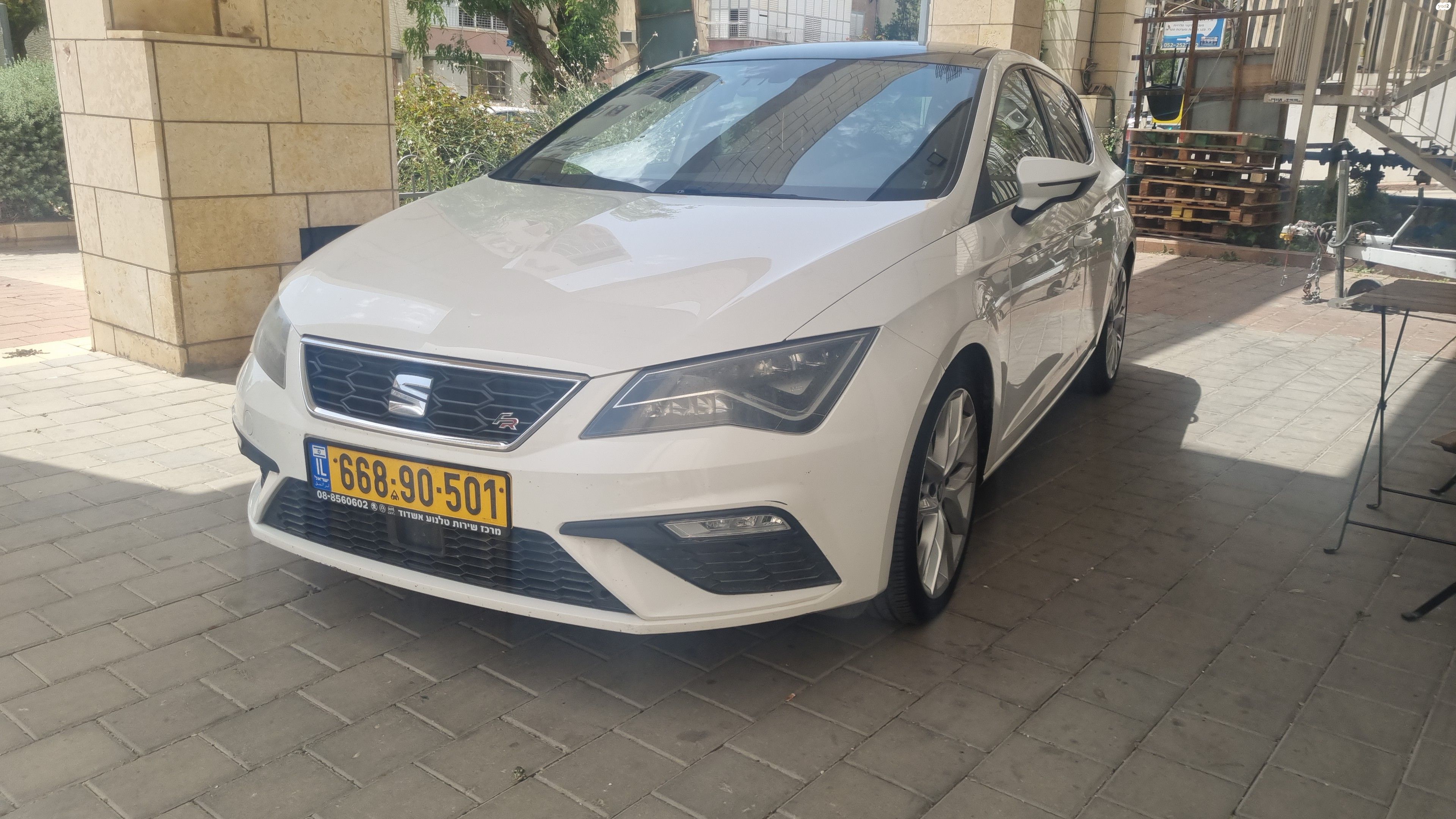 מודעת רכב סיאט לאון