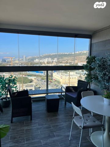 דירה, לח"י, שז"ר / דקר, טירת כרמל