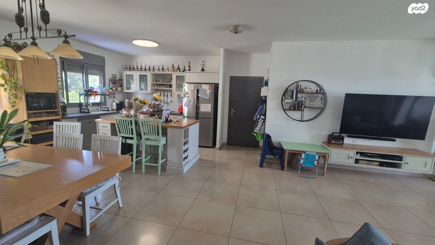 דירה, אורנית, אורנית