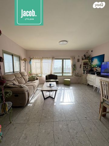 דירת גן, טירת כרמל