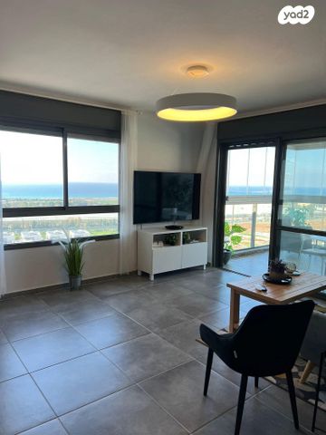 דירה, לח"י, שז"ר / דקר, טירת כרמל