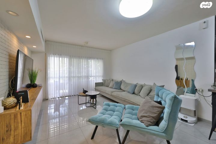 בית פרטי/ קוטג', מנחם בגין, נווה גנים, קרית מוצקין