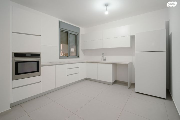 דירת גן, הפרחים, חריש