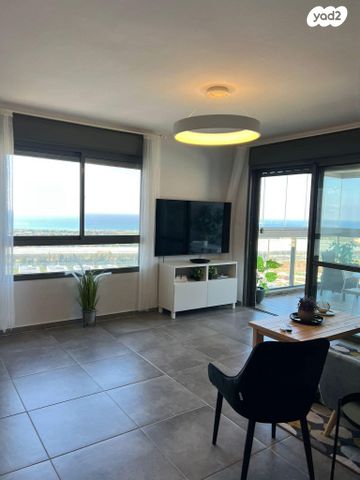 דירה, לח"י, שז"ר / דקר, טירת כרמל