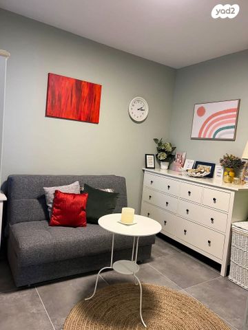 דירה, לח"י, שז"ר / דקר, טירת כרמל