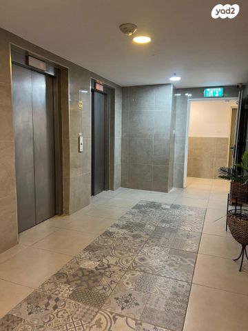 דירה, לח"י, שז"ר / דקר, טירת כרמל