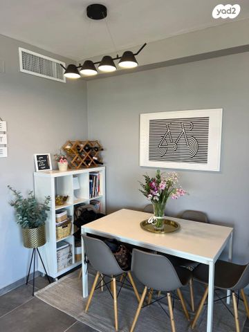 דירה, לח"י, שז"ר / דקר, טירת כרמל