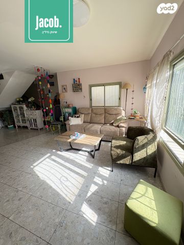 דירת גן, טירת כרמל