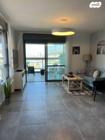 דירה, לח"י, שז"ר / דקר, טירת כרמל