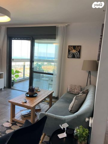 דירה, לח"י, שז"ר / דקר, טירת כרמל