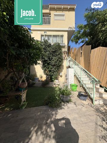 דירת גן, טירת כרמל