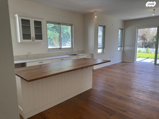 בית פרטי/ קוטג', שאר העיר, קדימה צורן