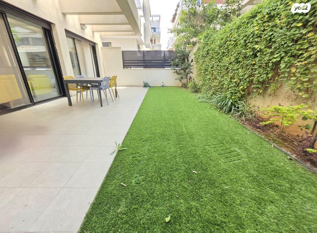 דירת גן, תל מונד