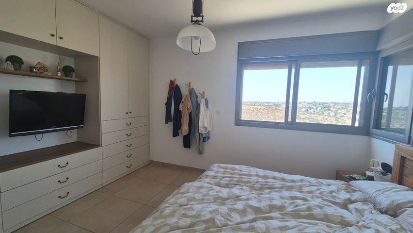 דירה, אורנית, אורנית