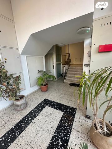 דירה, הדולב 18, קדימה צורן