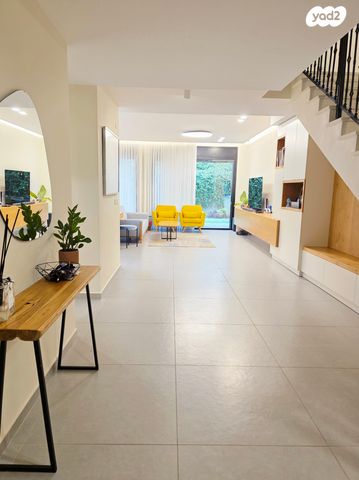 דירת גן, תל מונד