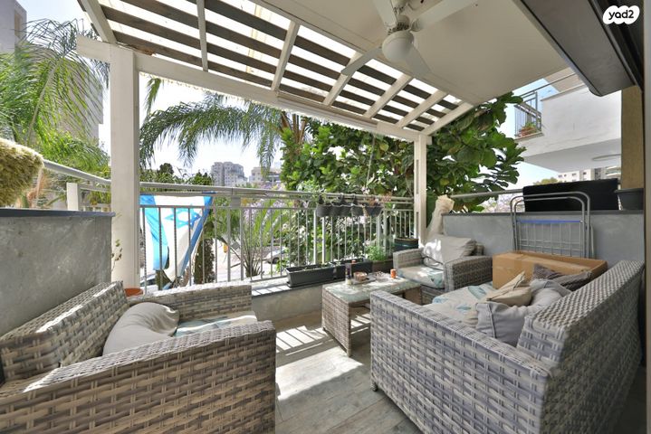 בית פרטי/ קוטג', מנחם בגין, נווה גנים, קרית מוצקין