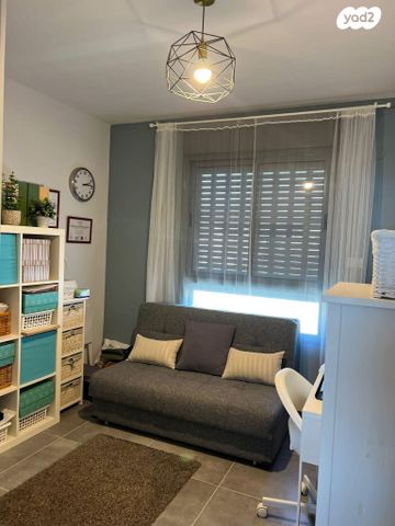 דירה, לח"י, שז"ר / דקר, טירת כרמל