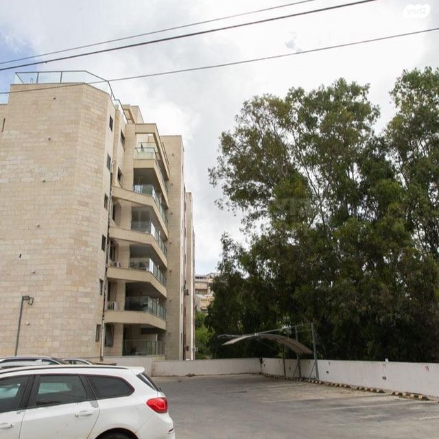 גג/ פנטהאוז, מעלות הבוצרים, מרכז הכרמל, חיפה