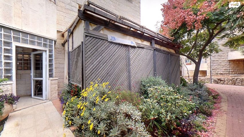 דירת גן, אלון שבות