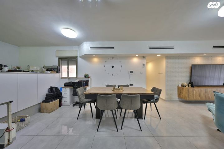 בית פרטי/ קוטג', מנחם בגין, נווה גנים, קרית מוצקין