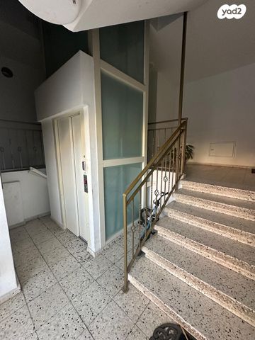 דירה, הדולב 18, קדימה צורן