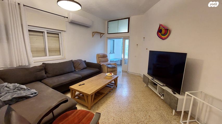 דירה, הצנחנים, גבעת הרמבם, גבעתיים