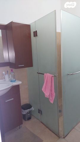 דירה, הצנחנים, גבעת הרמבם, גבעתיים